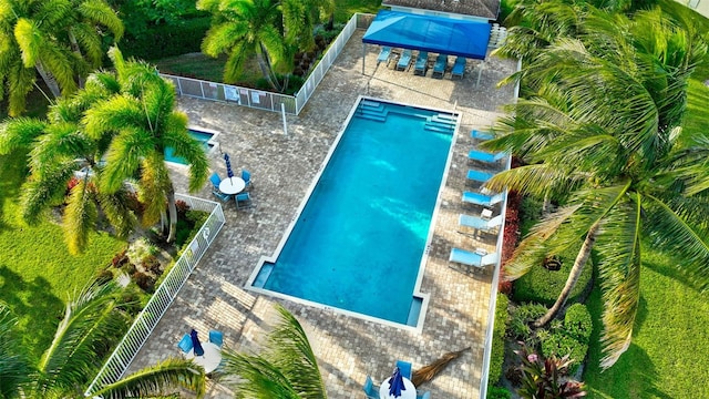 view of swimming pool