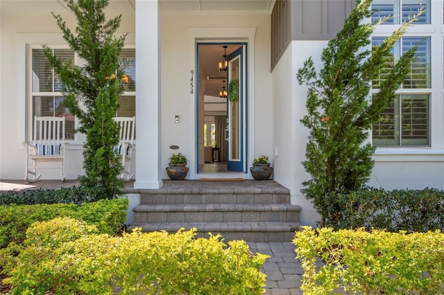 property entrance featuring stucco siding