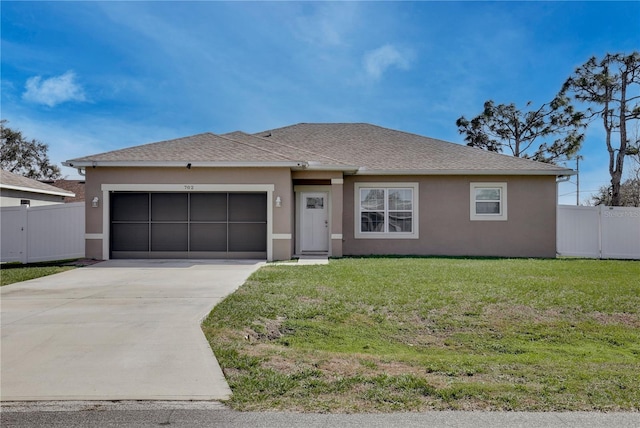 view of front of house featuring a front lawn and a garage