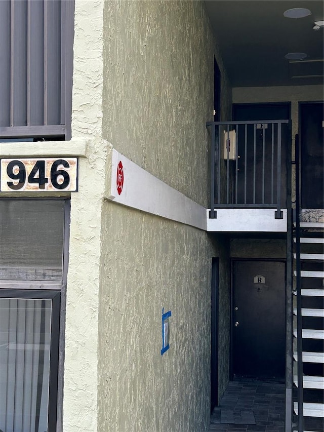 view of exterior entry with stucco siding