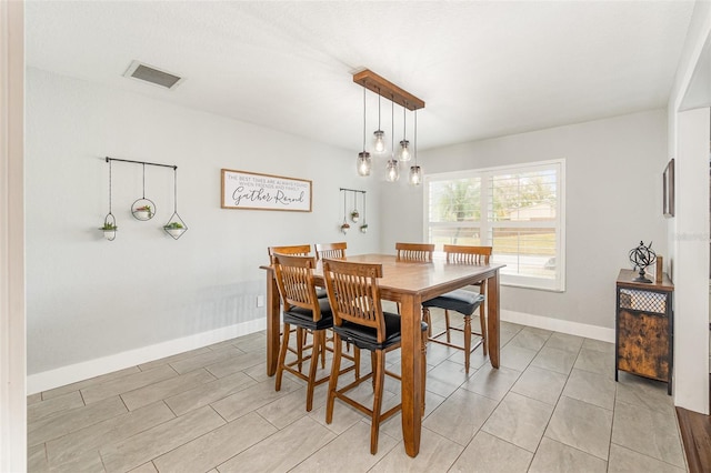 dining space with visible vents and baseboards