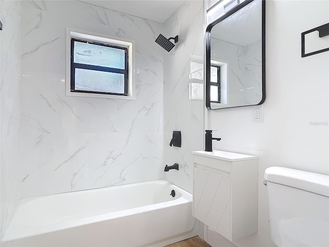 full bathroom with vanity, toilet, and tiled shower / bath