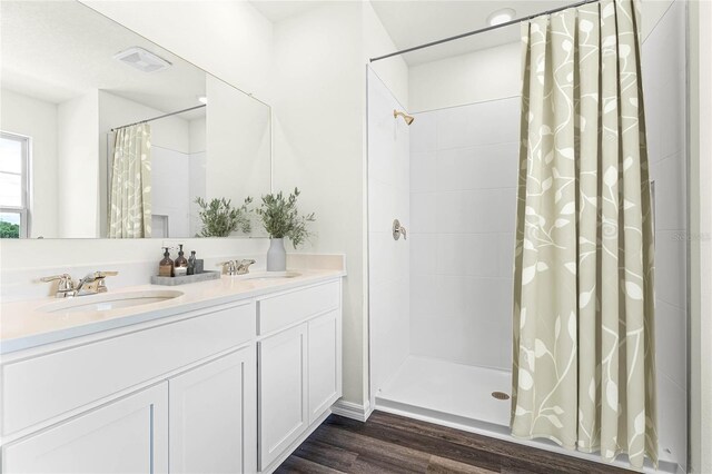 5614 Paddock Fence Ln, Apopka, FL 32712 - bathroom featuring a shower with shower curtain, vanity, and hardwood / wood-style flooring