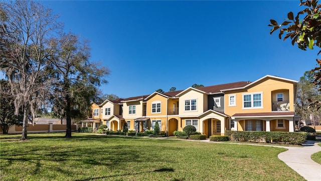 view of front facade featuring a front lawn