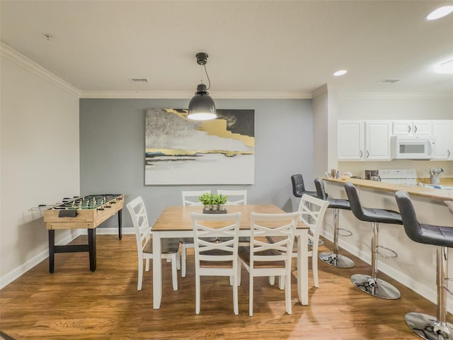 8000 Tuscany Way Unit 4405, Davenport, FL 33896 - dining area with wood finished floors, crown molding, and recessed lighting