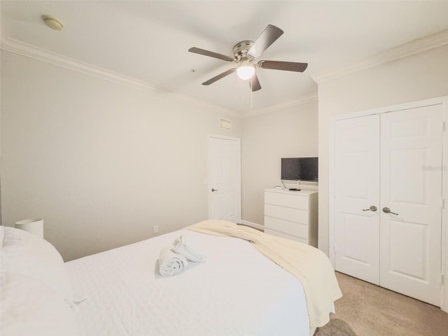 8000 Tuscany Way Unit 4405, Davenport, FL 33896 - bedroom with ornamental molding, light carpet, a closet, and a ceiling fan