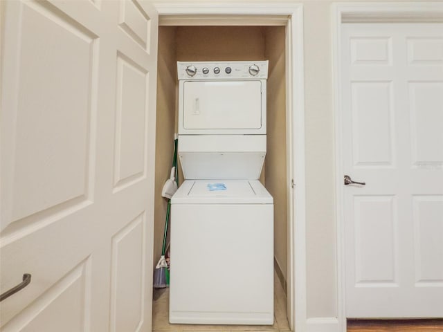 8000 Tuscany Way Unit 4405, Davenport, FL 33896 - washroom featuring stacked washer / dryer