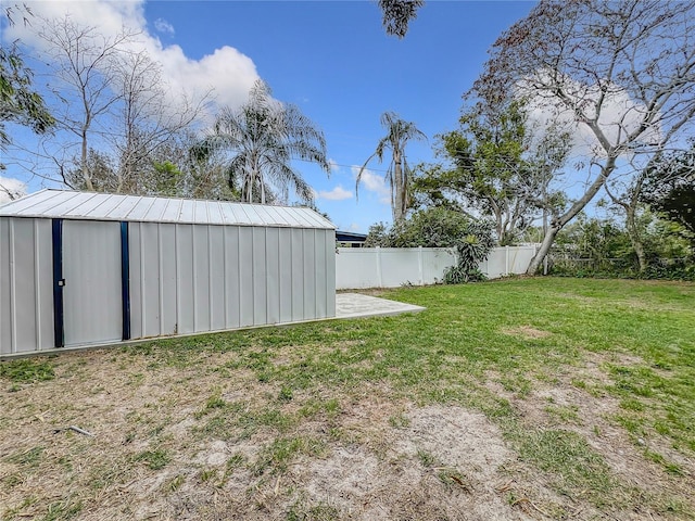 view of yard with a storage unit