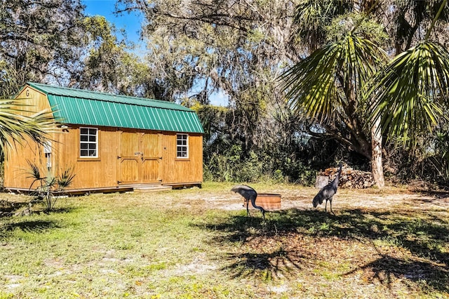 view of yard with a storage shed and an outdoor structure