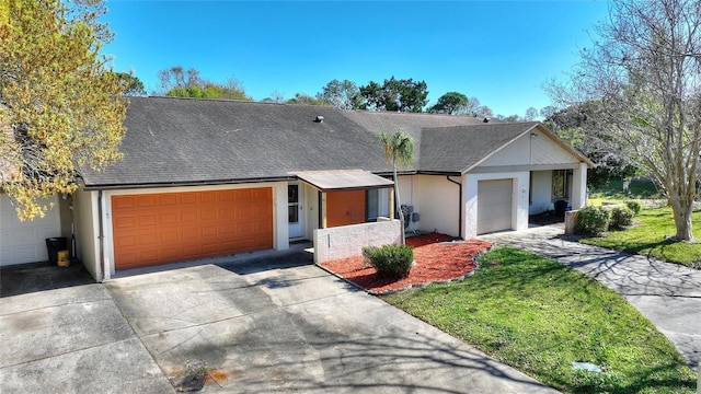 single story home featuring a front lawn