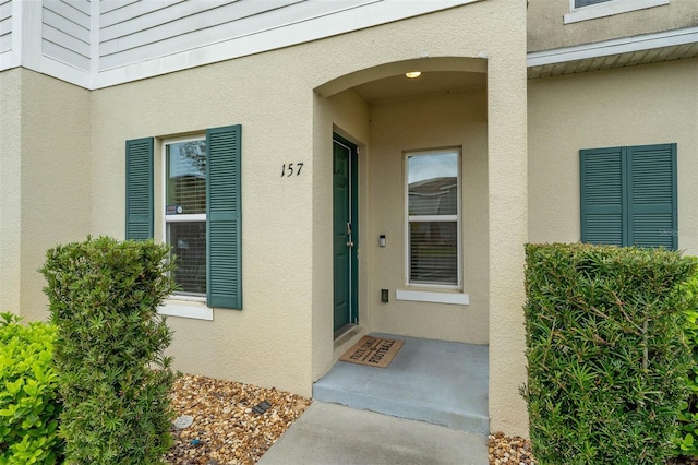 view of exterior entry featuring stucco siding