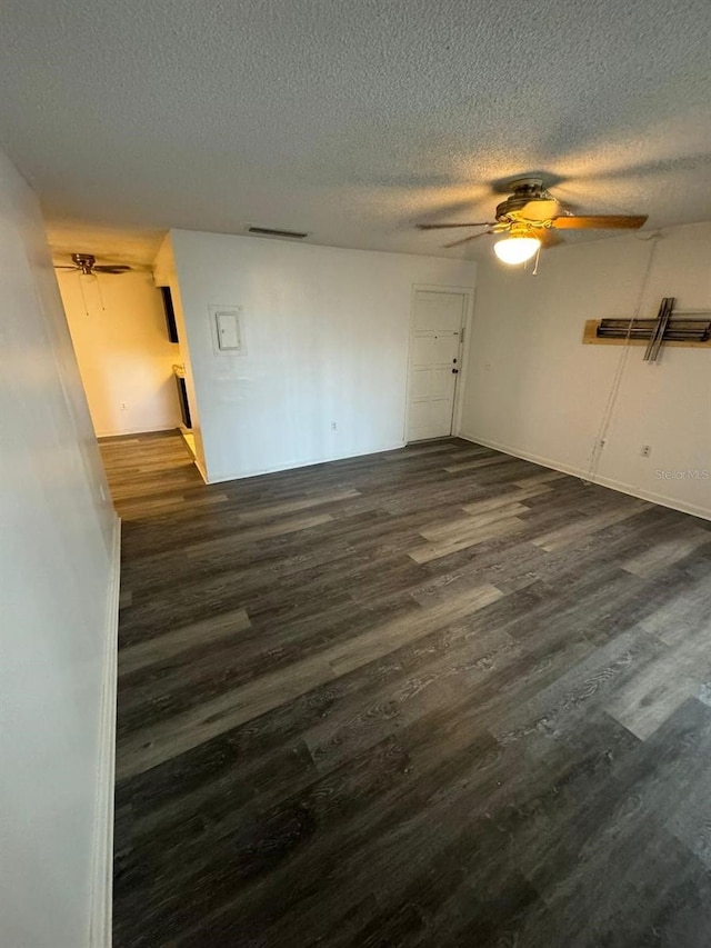 5951 Village Cir Unit Ge, Orlando, FL 32822 - spare room featuring dark wood-style floors, a textured ceiling, visible vents, and a ceiling fan