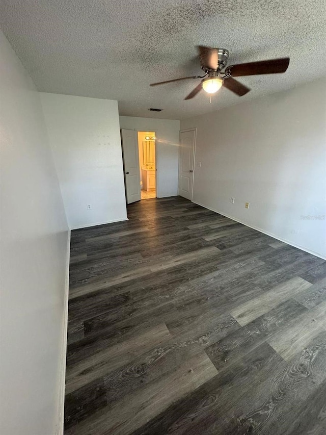 5951 Village Cir Unit Ge, Orlando, FL 32822 - empty room with dark wood-type flooring, visible vents, a textured ceiling, and a ceiling fan