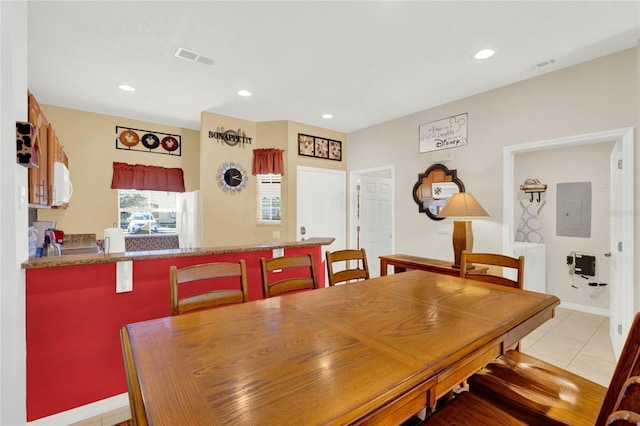 dining room featuring visible vents and recessed lighting