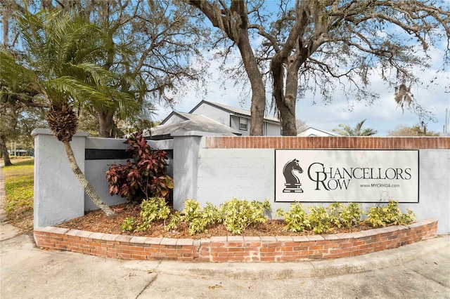 view of community / neighborhood sign