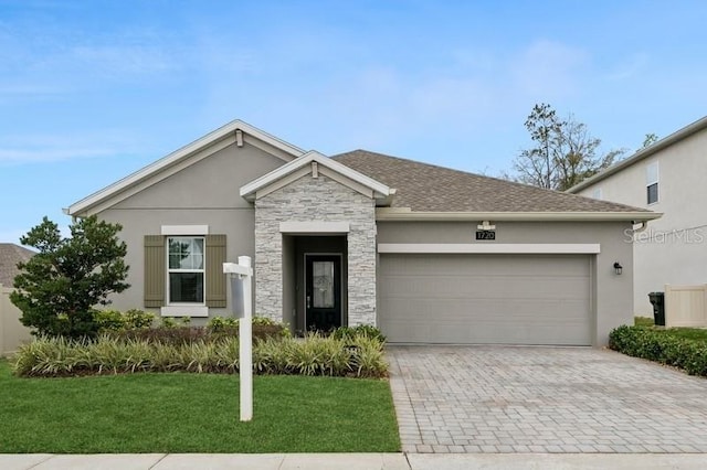 view of front of home featuring a front yard and a garage