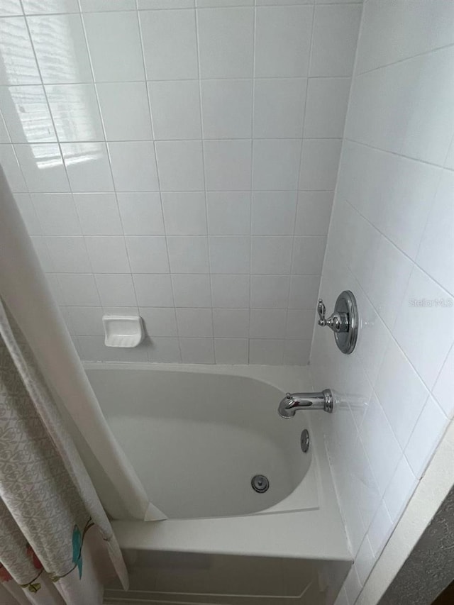 full bath with shower / tub combo