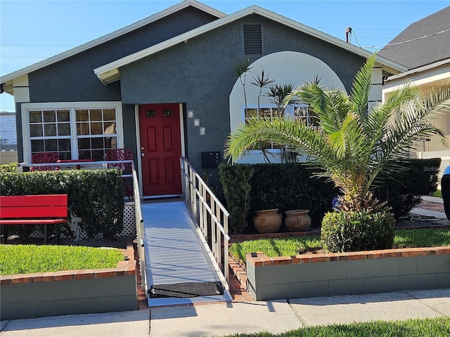 view of front facade featuring stucco siding