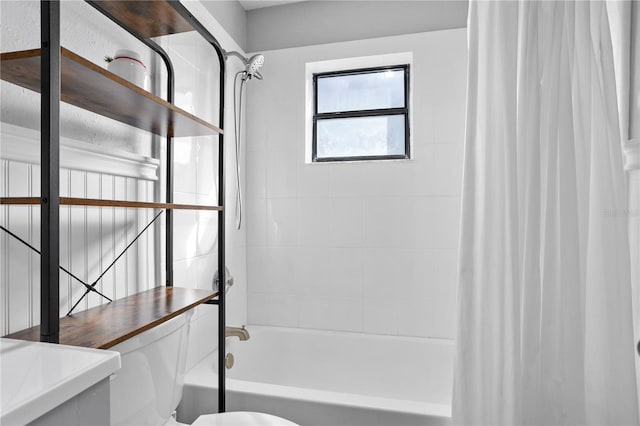 2531 Ludlow St, Deltona, FL 32738 - full bathroom featuring toilet and shower / bath combination with curtain