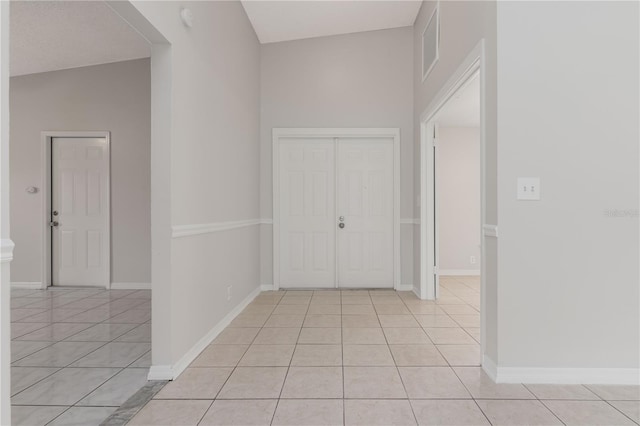 entrance foyer featuring light tile patterned floors, visible vents, and baseboards