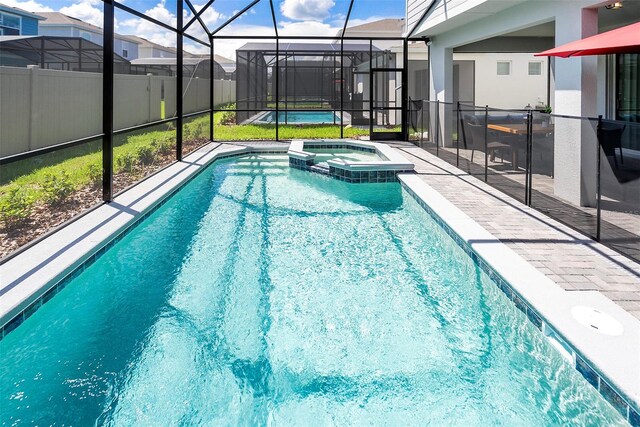 3432 Lilac Way, Davenport, FL 33897 - view of swimming pool featuring a lanai, a pool with connected hot tub, fence, and a patio