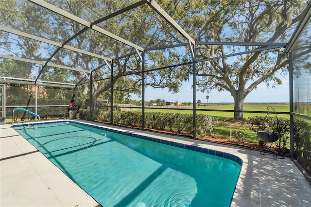 2825 Lake Tohopekaliga Blvd, Kissimmee, FL 34746 - pool with glass enclosure and a patio area