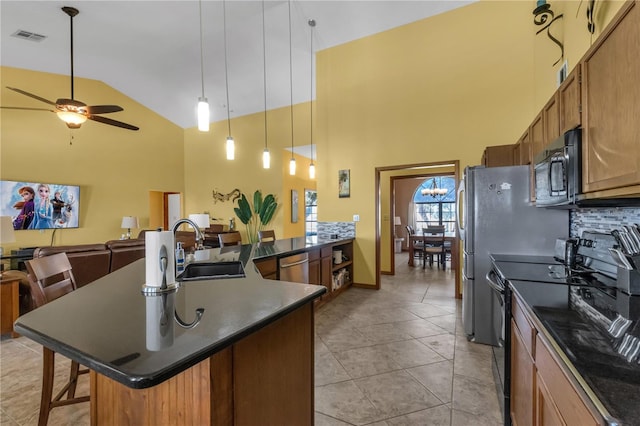 2825 Lake Tohopekaliga Blvd, Kissimmee, FL 34746 - kitchen featuring a sink, dark countertops, visible vents, high vaulted ceiling, and black appliances