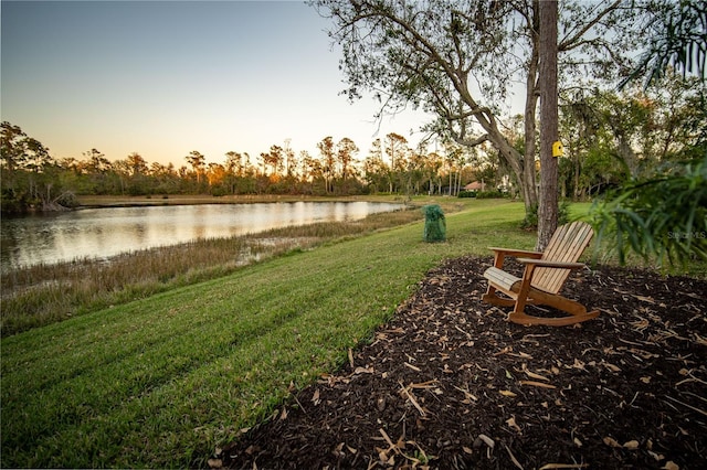 view of yard featuring a water view