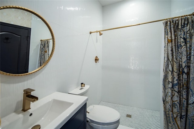 full bath with a shower with shower curtain, toilet, and vanity