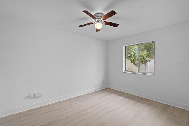 empty room featuring light wood-style floors, baseboards, and a ceiling fan