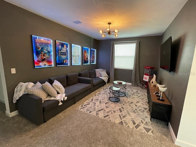 living room with an inviting chandelier, visible vents, baseboards, and carpet