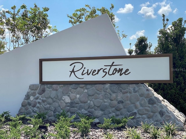 view of community / neighborhood sign