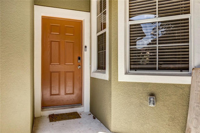 property entrance featuring stucco siding