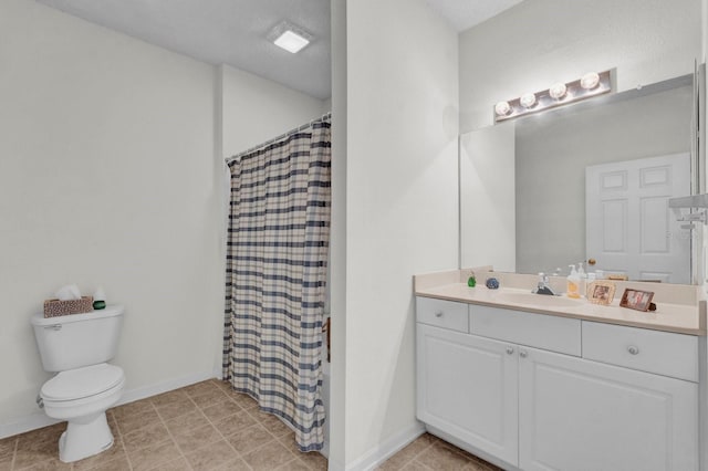 bathroom featuring toilet, a shower with shower curtain, vanity, and baseboards