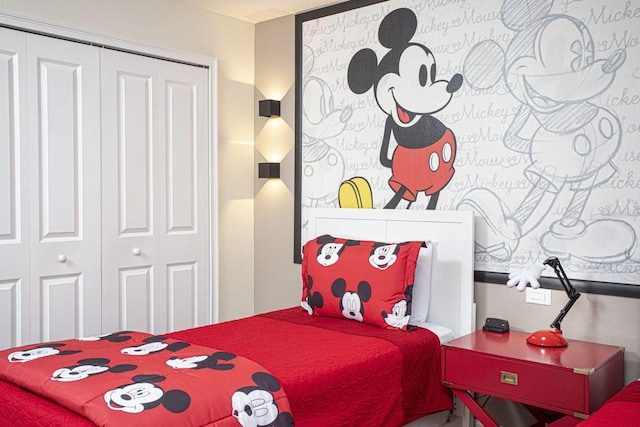bedroom featuring a closet