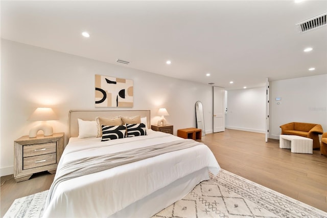 bedroom featuring light wood-style floors, recessed lighting, and visible vents