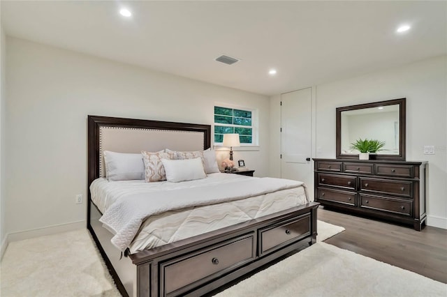 bedroom featuring baseboards, light wood-style floors, visible vents, and recessed lighting