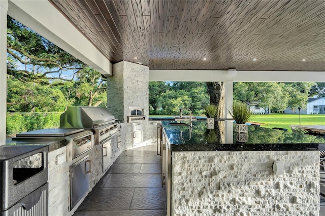 view of patio / terrace featuring a sink, a grill, and area for grilling