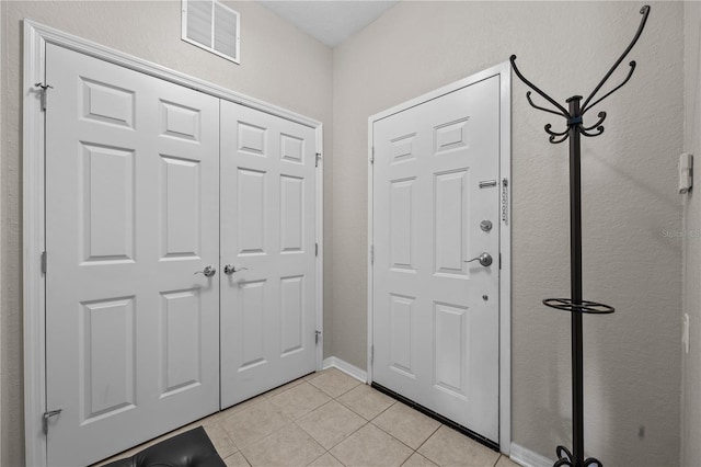 1357 Venezia Ct Unit 402, Davenport, FL 33896 - entrance foyer featuring visible vents, baseboards, and light tile patterned flooring