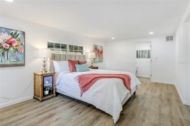 bedroom featuring light wood-style floors, recessed lighting, visible vents, and baseboards