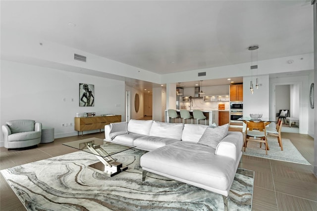 living area featuring visible vents and baseboards