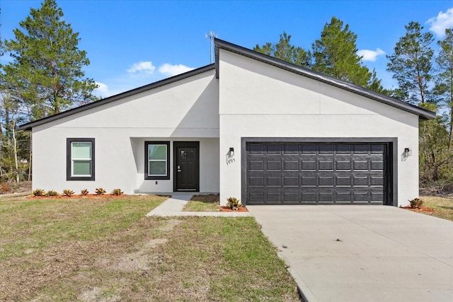 mid-century inspired home with driveway, stucco siding, a garage, and a front yard