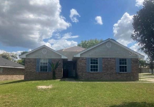 single story home featuring a front yard