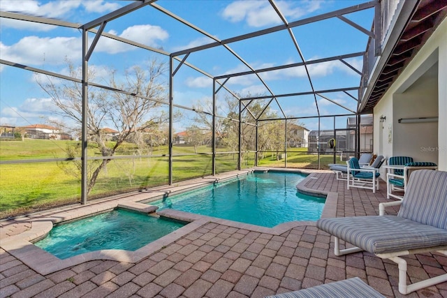 view of pool featuring a lanai, a patio area, a pool with connected hot tub, and a yard