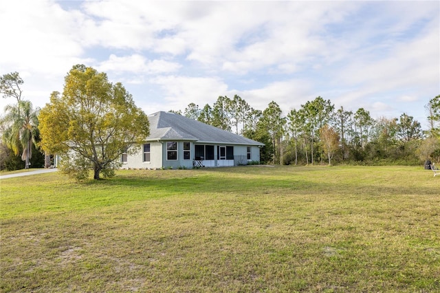 view of front of house featuring a front yard