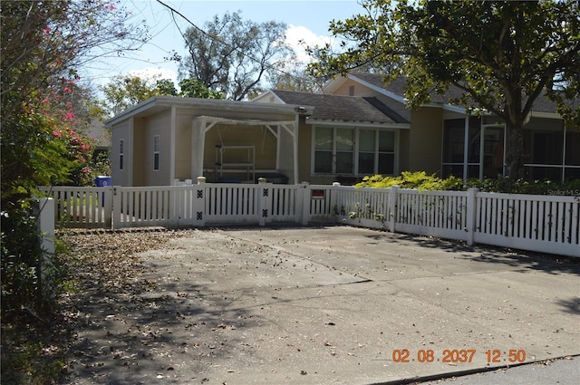 view of front facade with a fenced front yard