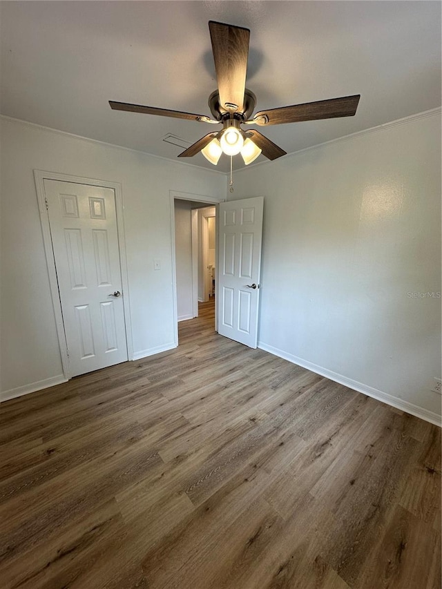 unfurnished bedroom with light wood-type flooring, ceiling fan, and baseboards