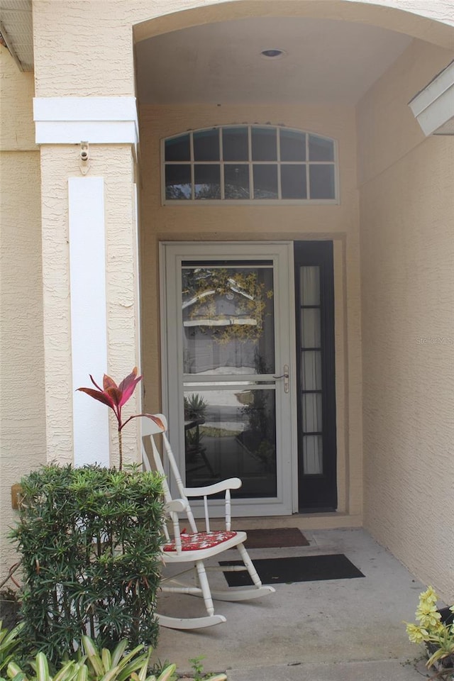 view of exterior entry with stucco siding