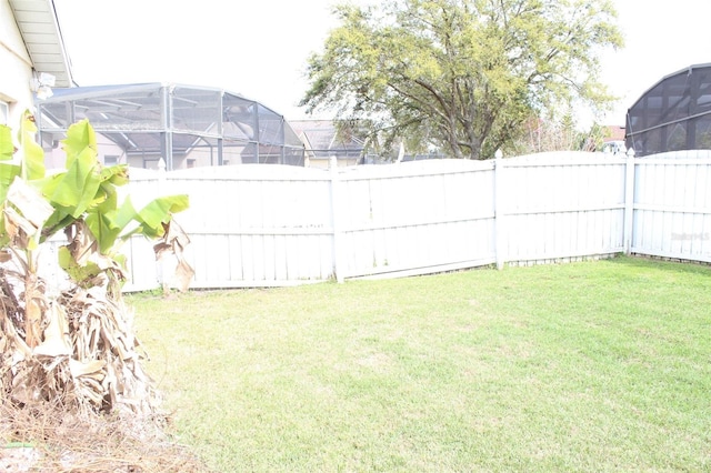 view of yard featuring a fenced backyard