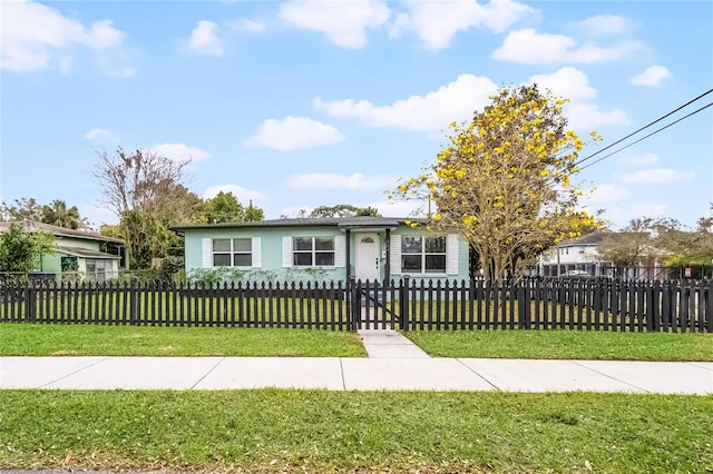 view of front of home featuring a fenced front yard and a front yard